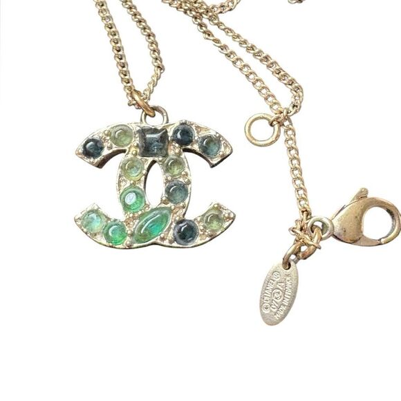 Chanel Emerald and Green CC Gold Necklace, Coco Marked - Picture 2 of 9